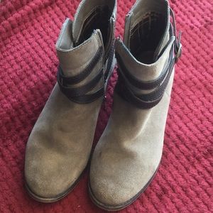 White Mountain Ankle Boots Sz 9
